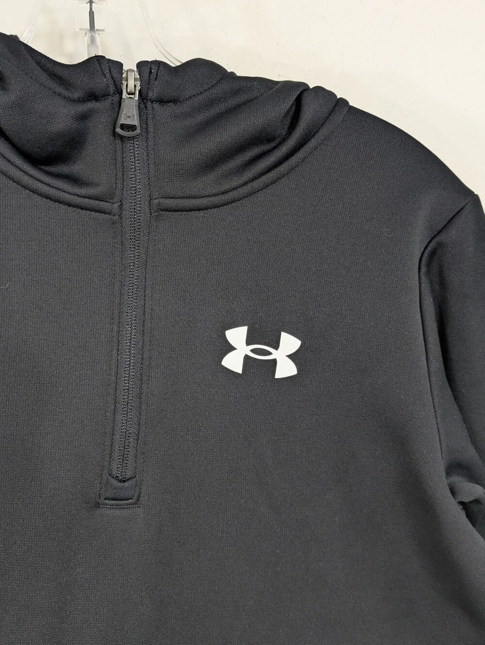 Under Armour Black Quarter Zip Pullover Hoodie - Size Large Boys Unisex Girls
